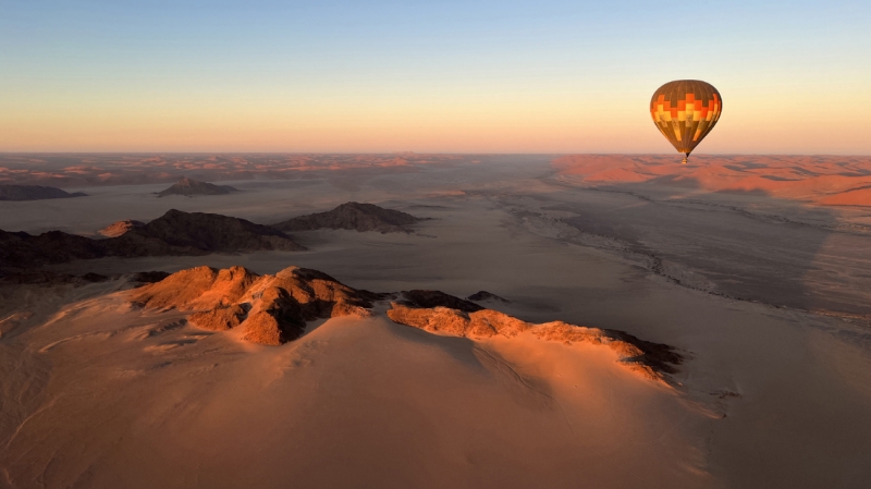 Balloon ride over the Namib desert