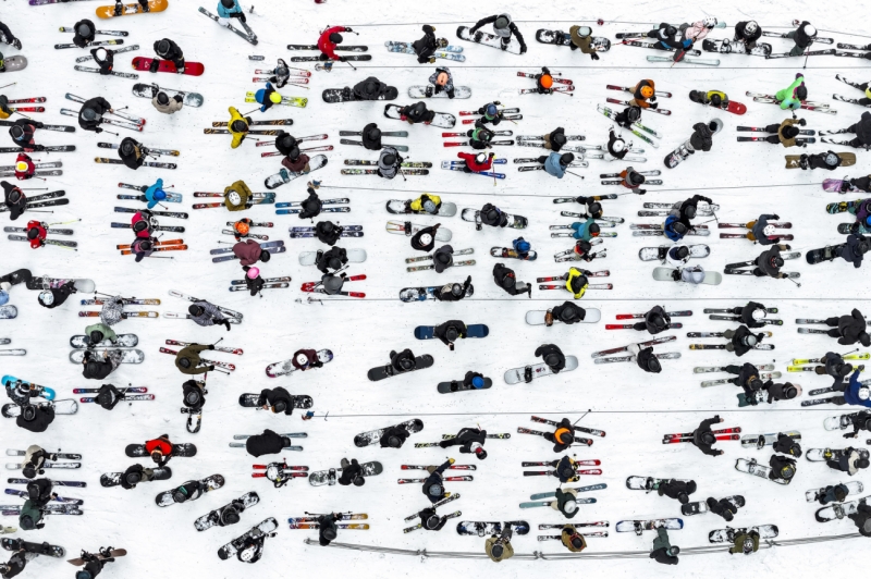 Skiers in line
